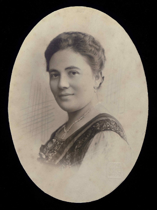 Lorena erotik model fotosurati Qizi onasini yoldan ozdirmoqda (lesbiyanka porno) watch online